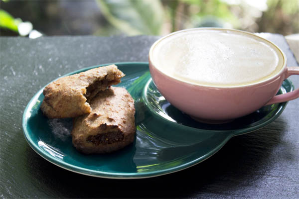 Coffee-and-some-fig-orange-and-almond-rolls