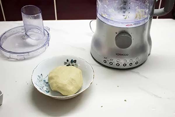 Pastry dough ball
