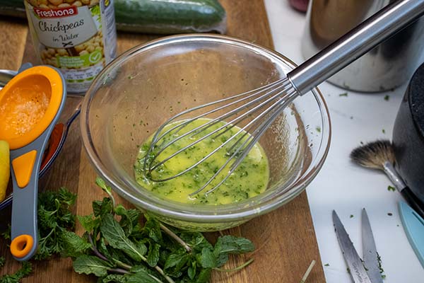 Rice and chickpeas tabbouleh dressing