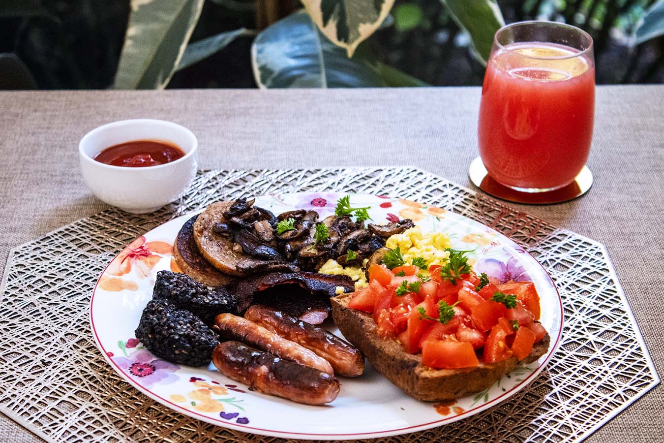 The full twimii - a gluten-free full Irish grilled breakfast with bruschetta